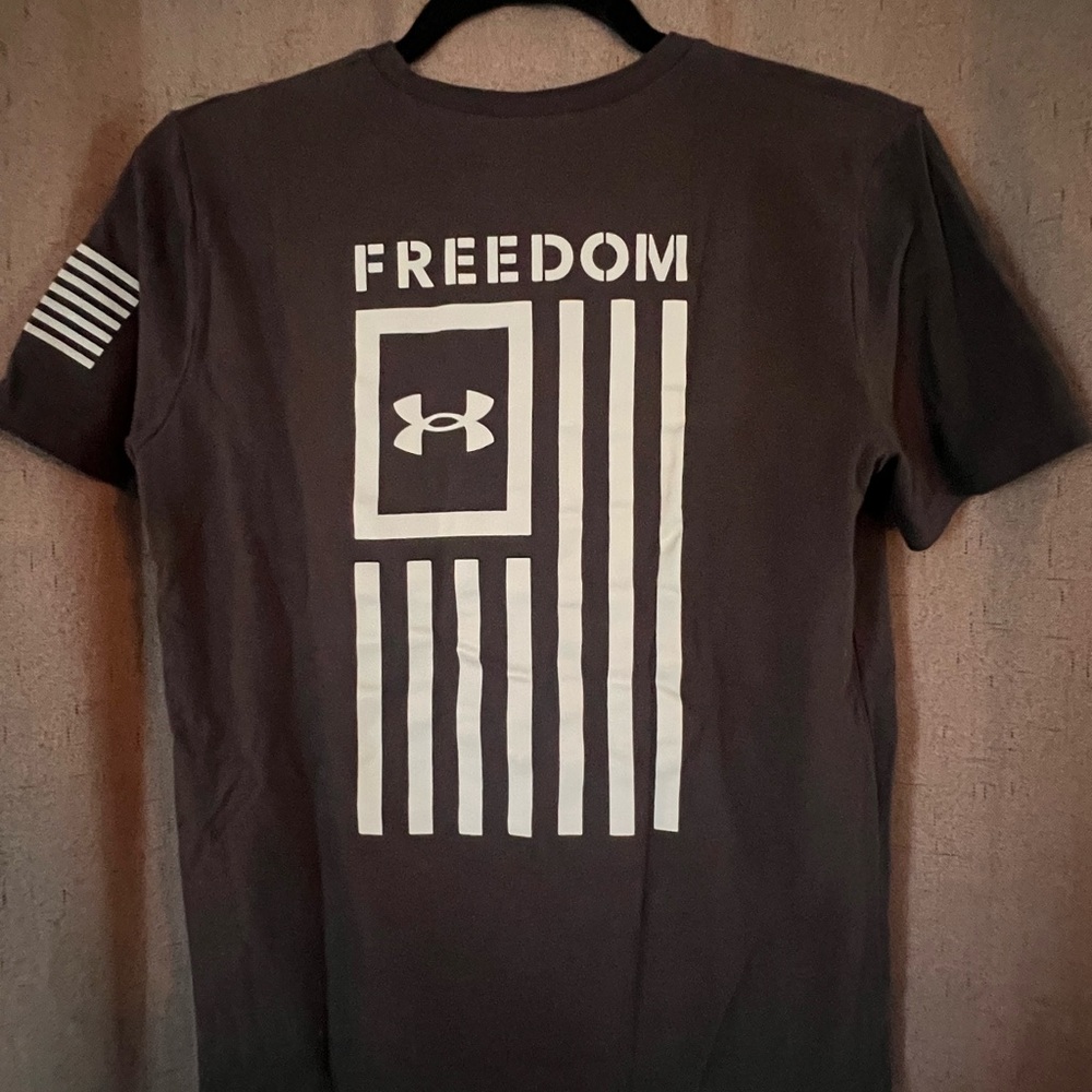 under Armour youth 12/14 tshirt